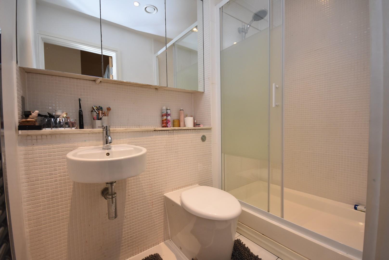 21 Courtlands, Hayes Point, Sully, CF63 2PN